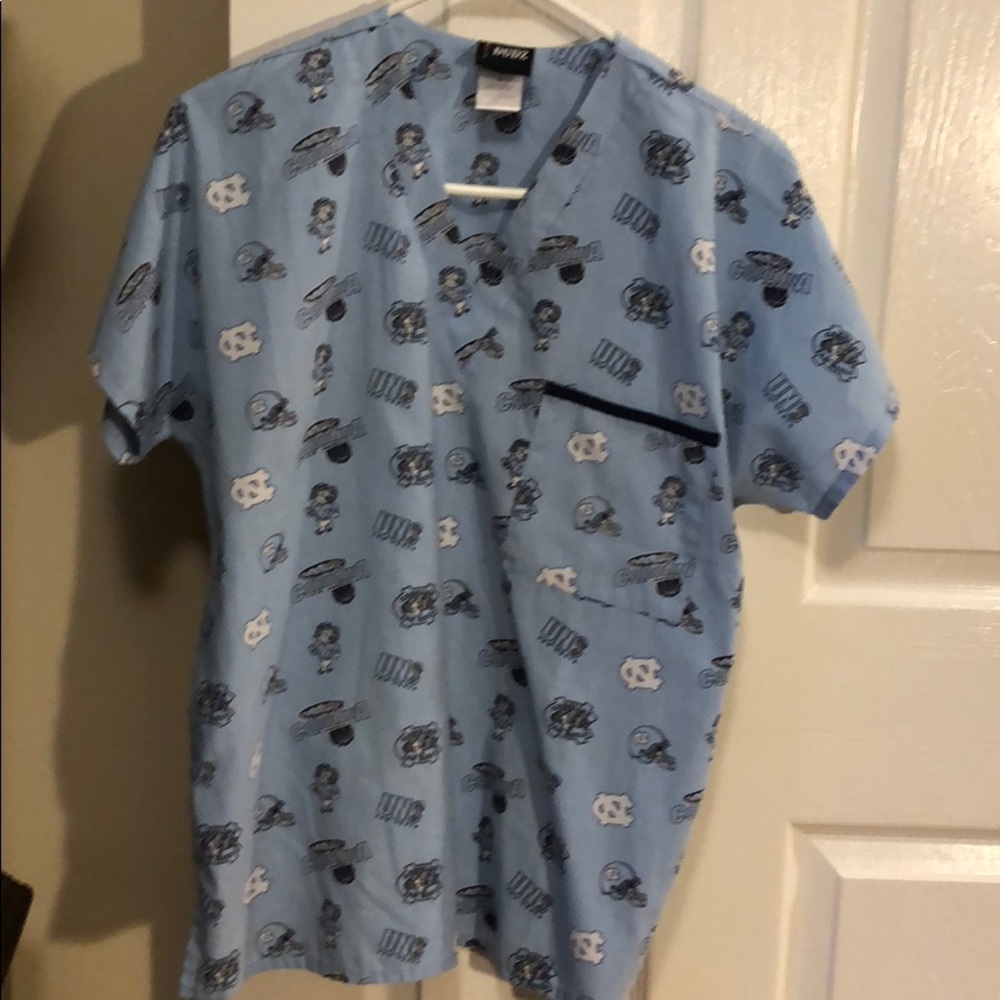 UNC Tarheels scrub top